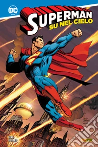 Su nel cielo. Superman