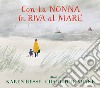 Con la nonna in riva al mare. Ediz. a colori libro