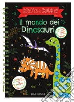 Il mondo dei dinosauri. Gratta e colora. Ediz. illustrata libro