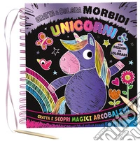 Morbidi unicorni. Gratta e colora. Ediz. illustrata. Con matita di legno libro
