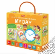 My day. My first activities arts & crafts. Ediz. a colori. Con 200 decals. Con 4 scenes. Con 100 Adesivi