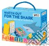 Watch out for the shark. Valigetta con carte e stickers. Ediz. a colori. Con 44 carte. Con 40 Adesivi libro