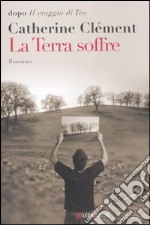 La terra soffre libro