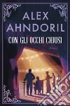 Con gli occhi chiusi libro di Ahndoril Alex