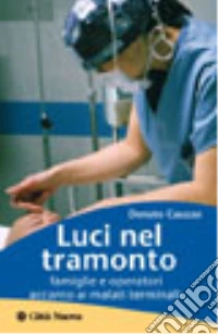 Luci nel tramonto. Famiglie e operatori accanto ai malati terminali libro