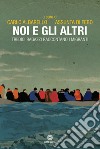 Noi e gli altri. Tredici ragazzi raccontano i migranti libro