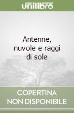 Antenne, nuvole e raggi di sole