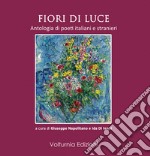 Fiori di luce. Antologia di poeti italiani e stranieri libro