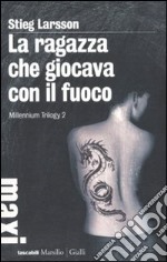 La ragazza che giocava con il fuoco. Millennium trilogy. Vol. 2 libro