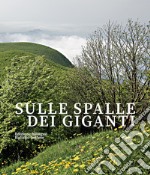 Sulle spalle dei giganti. Ediz. italiana e inglese libro