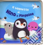 Il bagnetto di Nino il pinguino. Impermealibri. Ediz. a colori. Con pupazzetto libro