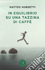 In equilibrio su una tazzina di caffè libro