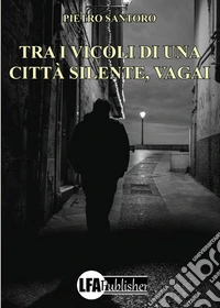 Tra i vicoli di una città silente, vagai