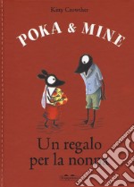 Un regalo per la nonna. Poka & Mine. Ediz. a colori libro