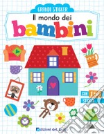 Il mondo dei bambini. Con adesivi. Ediz. a colori libro