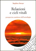 Relazioni e cicli vitali. Prospettive moderne dell'astrologia libro