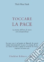 Toccare la pace. La pratica dell'arte di vivere con consapevolezza libro