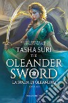 La spada d'Oleandro. The Oleander sword. The burning kingdoms. Vol. 2 libro di Suri Tasha