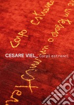 Cesare Viel. Corpi estranei. Ediz. italiana e inglese libro