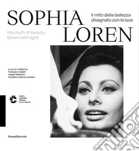 Sophia Loren. Il mito della bellezza disegnato con la luce. Ediz. italiana e inglese libro