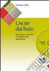 Uscire al buio. La pratica della riabilitazione sociale. Con CD-ROM libro