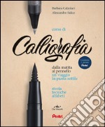 Corso di calligrafia. Dalla matita al pennello. Un viaggio in punta sottile. Storia, tecniche, alfabeti. Con gadget libro