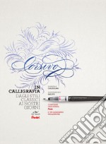 Corsivo in calligrafia. Dagli stili classici ai nostri giorni. Con 1 penna Pentel e 1 quaderno Moleskine libro