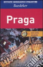 Praga. Con carta stradale 1:17 000