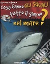 Cosa fanno gli squali tutto il giorno nel mare? libro