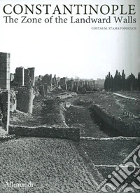 Constatinople. The zone of the landward walls. Ediz. a colori libro