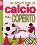 Giocare a calcio al coperto. Con gadget libro