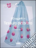 Venti oggetti in tessuto decorato