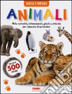 Animali. Gioca e impara. Con adesivi. Ediz. illustrata libro