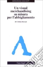 Un visual merchandising su misura per l'abbigliamento libro