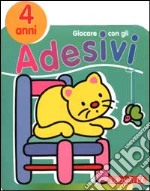 Giocare con gli adesivi. 4 anni libro