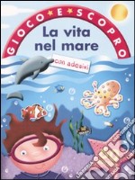 La vita nel mare. Gioco e scopro. Con adesivi libro