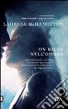 Un bacio nell'ombra libro