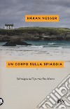 Un corpo sulla spiaggia libro