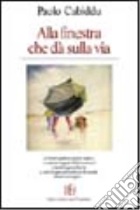 Alla finestra che dà sulla via libro