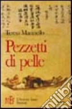 Pezzetti di pelle. Uno sguardo sul mondo sospeso fra sogno e realtà libro