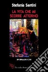 La vita che mi scorre attorno. Una donna allo specchio libro