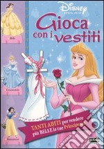 Principesse. Gioca con i vestiti libro