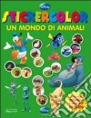 Un mondo di animali. Stickercolor. Con adesivi. Ediz. illustrata libro