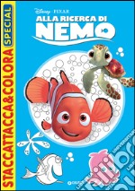 Alla ricerca di Nemo. Staccattacca e colora special. Con adesivi. Ediz. illustrata libro