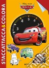 Cars. Staccattacca e colora. Ediz. illustrata libro