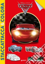 Cars 2. Staccattacca e colora. Con adesivi. Ediz. illustrata libro