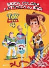 Toy Story 4. Gioca, colora e attacca gli eroi. Con adesivi. Ediz. a colori libro