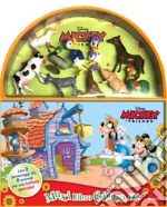 In fattoria. Mickey & friends. Maxi libro gioca kit. Ediz. a colori. Con 10 figurine 3D libro