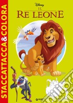 Il Re Leone. Staccattacca&colora. Con adesivi. Ediz. a colori libro