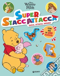 Winnie the Pooh. Super staccattacca. Gioca, attacca, impara. Con adesivi. Ediz. a colori libro